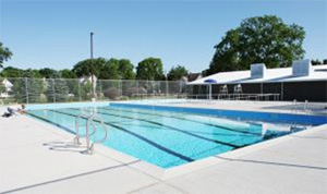 Queen's Square Pool, www.fredericton.ca / La piscine du parc Queen's Square, www.fredericton.ca